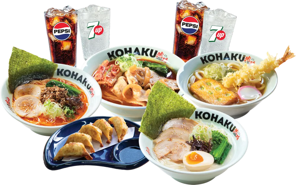 Family combo: bốn tô ramen và udon, gyoza và bốn ly nước